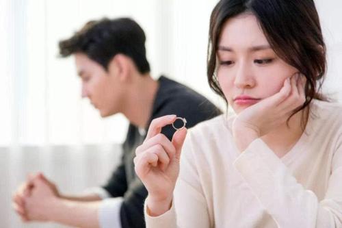 混迹字母圈的已婚人士,在欲望和伦理间抉择